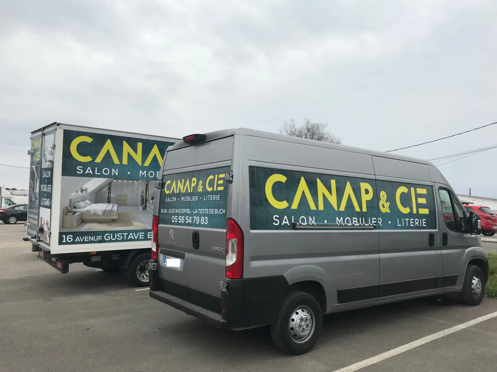 Lettrage publicitaire de fourgon Canap & Cie